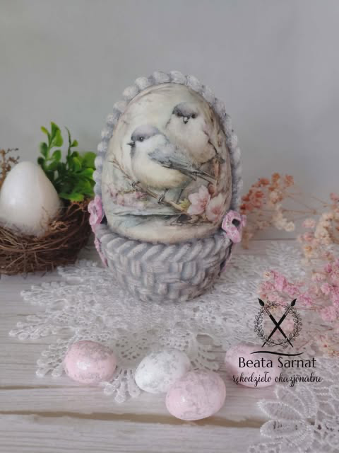 Wiosenne jajko w koszyczku -rękodzieło.                                      wielkość całej ozdoby to 13 cm