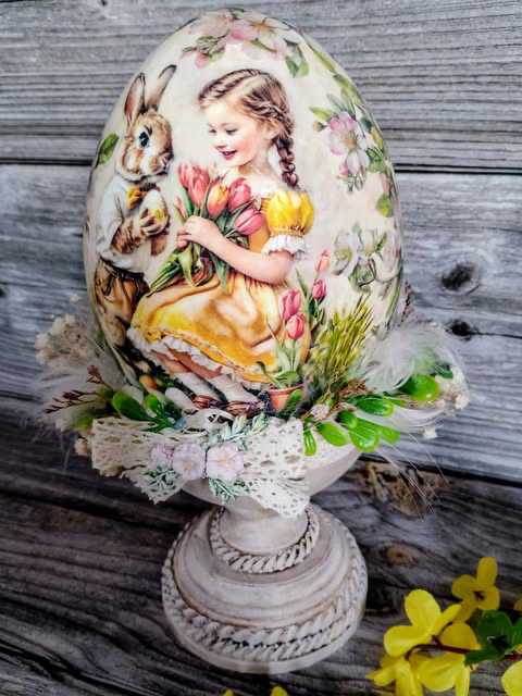 Jajko Strusie na nóżce -26cm