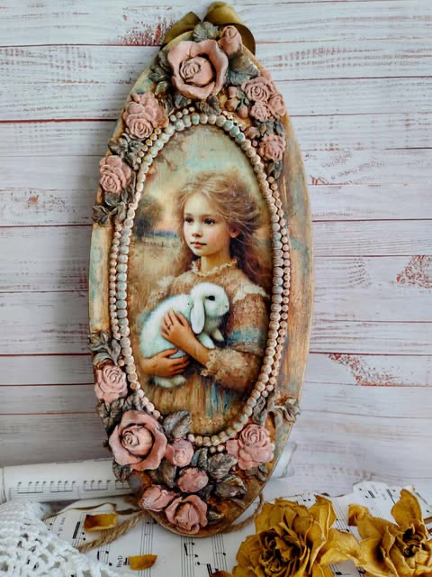 Obrazek w stylu vintage, wykonany metodą decoupage i mix mediową,baza drewniana