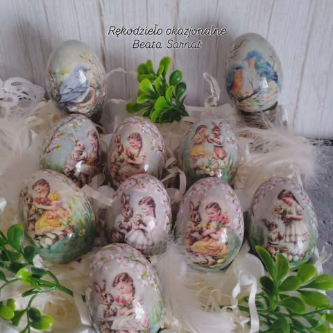 Jajko drewniane z dziewczynką i króliczkiem