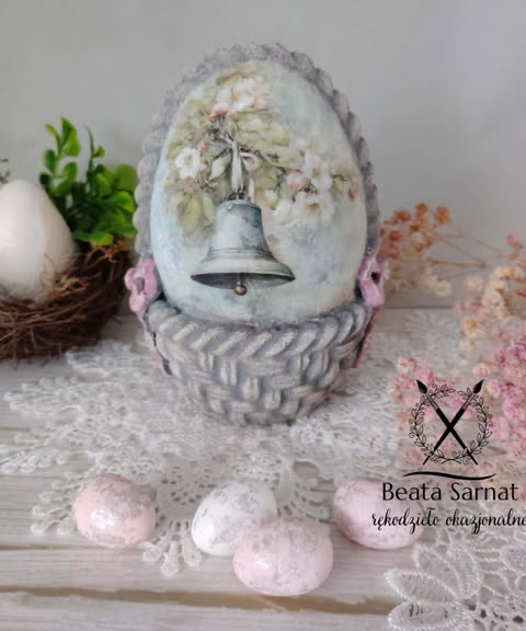 Wiosenne jajko w koszyczku -rękodzieło.                                      wielkość całej ozdoby to 13 cm