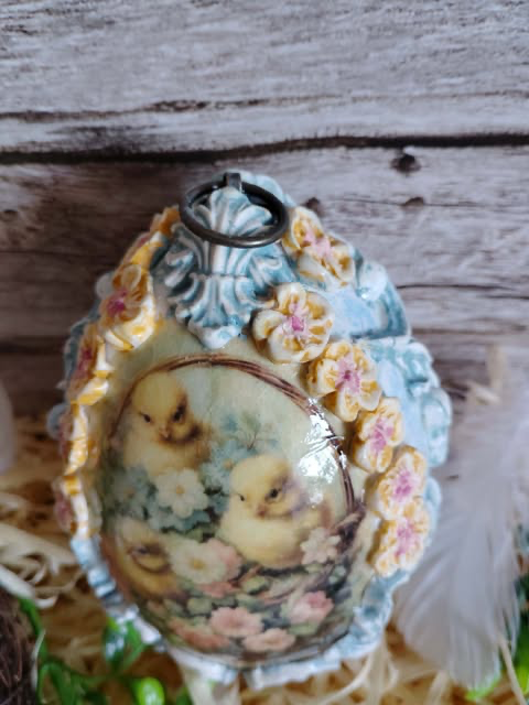 Dekoracyjne jajko wielkanocne z kurczaczkami -rękodzieło