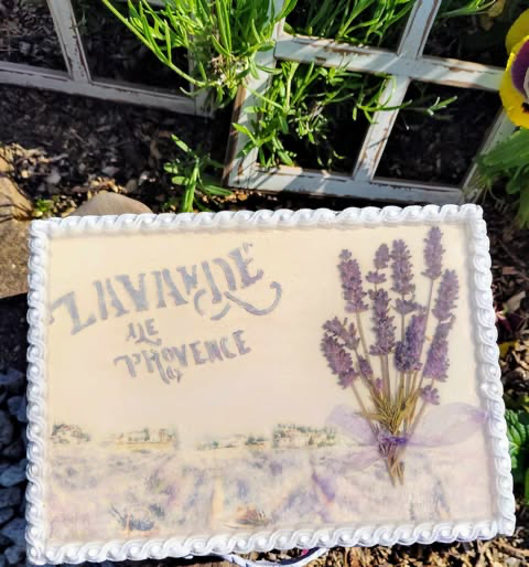 Herbaciarka z prawdziwą suszoną lawendą zatopiona w żywicy