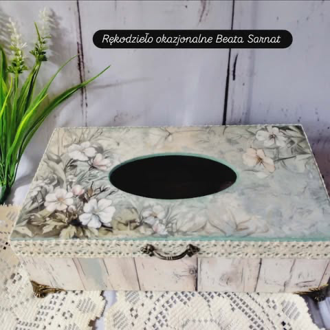 Chustecznik na nóżkach