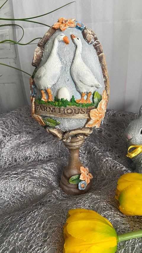 Jajko na nóżce, przód i tył, wysokość 18 cm