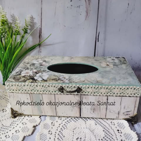 Chustecznik na nóżkach