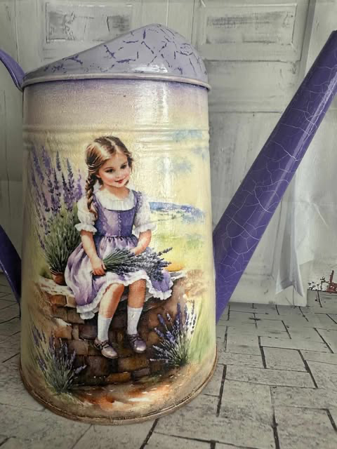 Konewka dwustronnie ozdobiona metodą decoupage,lawendowe klimaty-SPRZEDANA