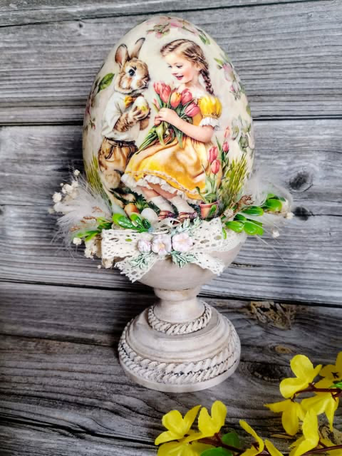 Jajko Strusie na nóżce -26cm