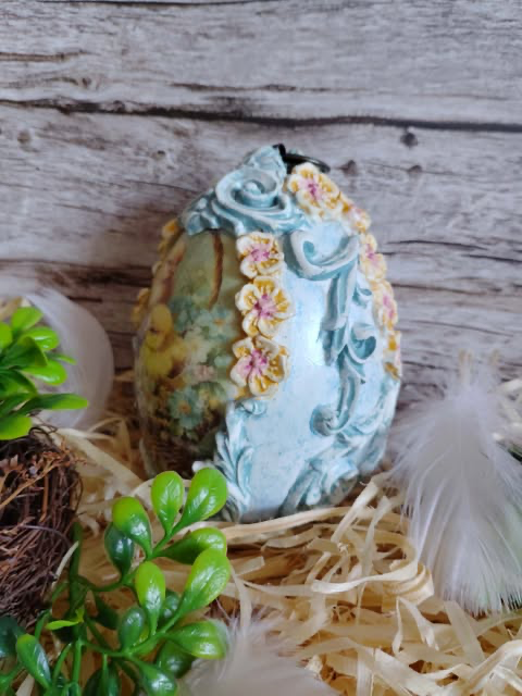 Dekoracyjne jajko wielkanocne z kurczaczkami -rękodzieło