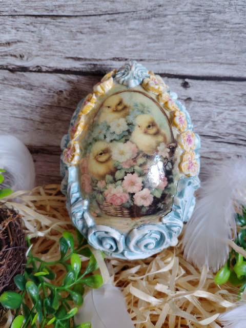 Dekoracyjne jajko wielkanocne z kurczaczkami -rękodzieło
