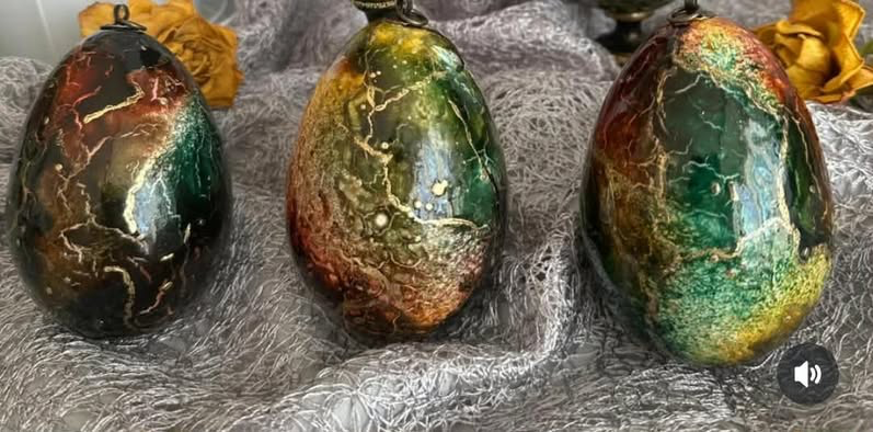 Jajeczka 10 cm ze specjalnym mediowym efektem i złoceniami