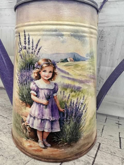 Konewka dwustronnie ozdobiona metodą decoupage,lawendowe klimaty-SPRZEDANA