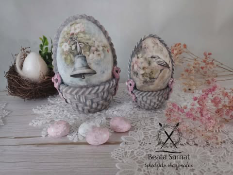 Wiosenne jajka z ptaszkami w koszyczkach                                         komplet 2 szt.                              Wielkość ozdób to 13 cm i 10 cm