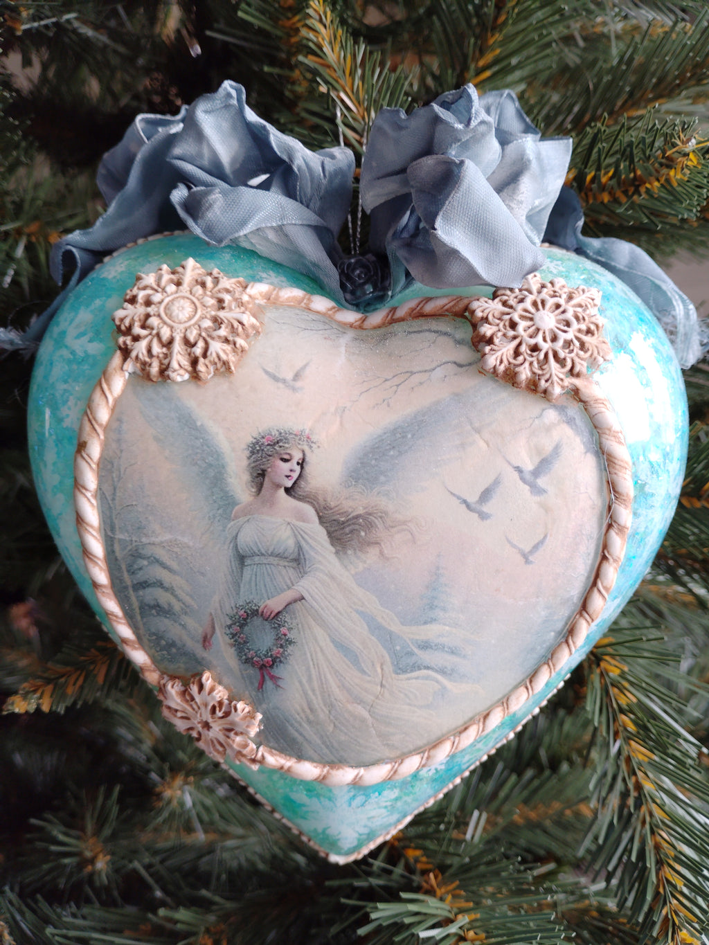 Duże serce akrylowe z aniołami 16 cm ozdobione z obydwu stron,po bokach od środka ozdobne Galaxy co daje niesamowity efekt