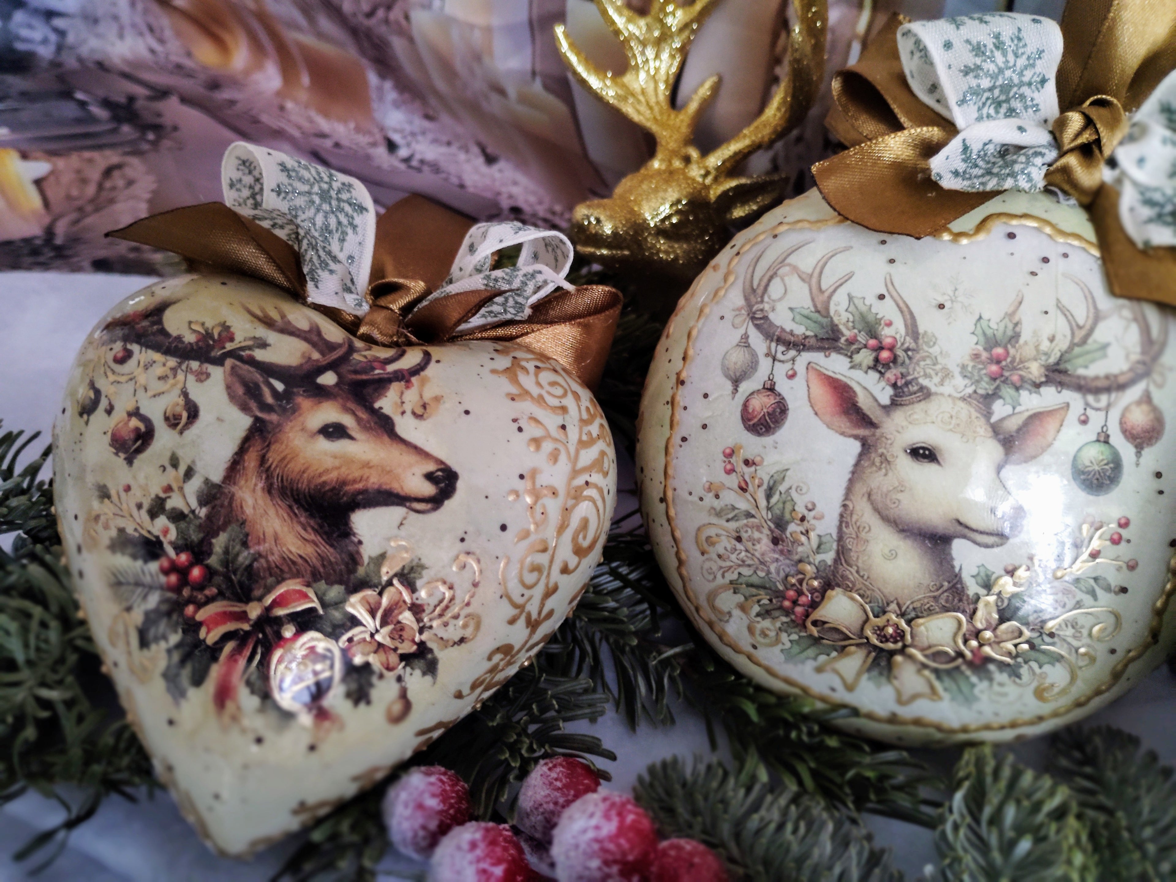 Komplet dwa serduszka i medalion, wielkość 10 cm -3szt  ozdobione dwustronnie