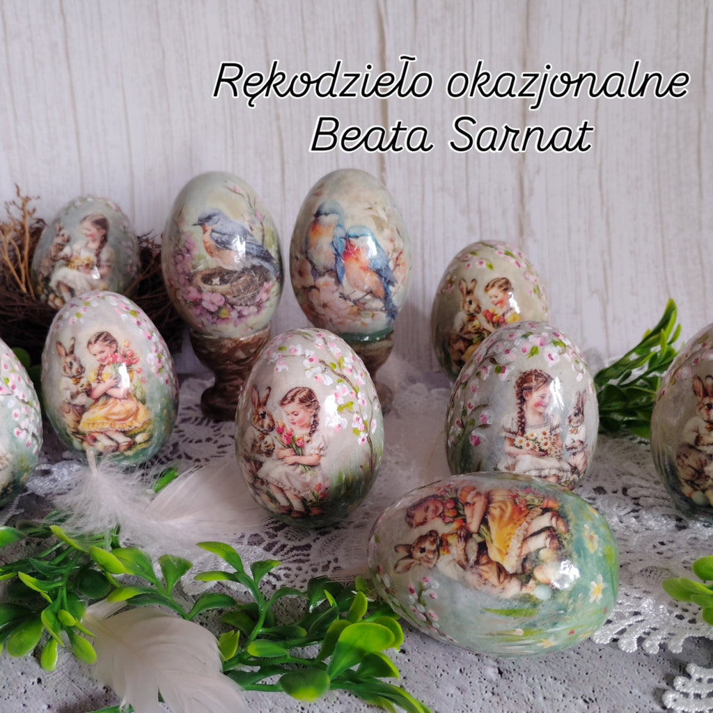 Jajko drewniane z dziewczynką i króliczkiem