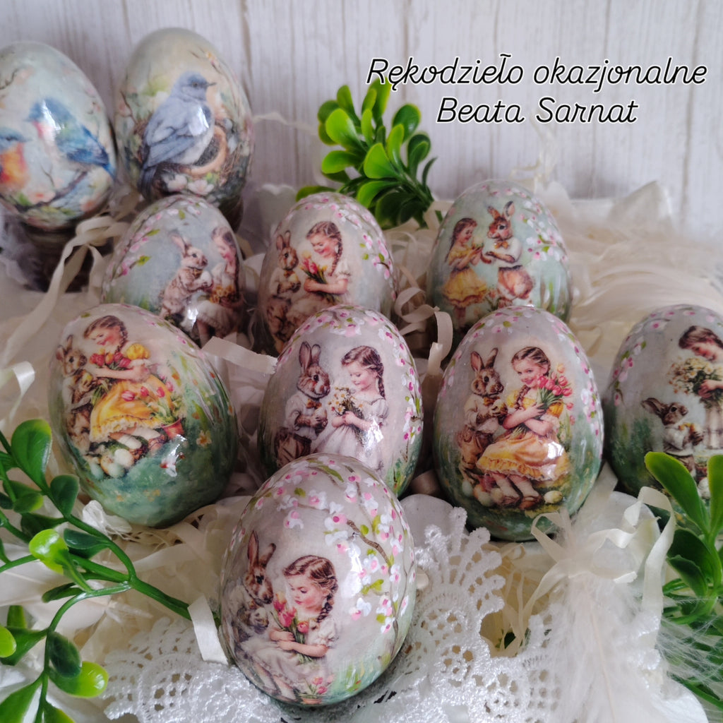 Jajko drewniane z dziewczynką i króliczkiem