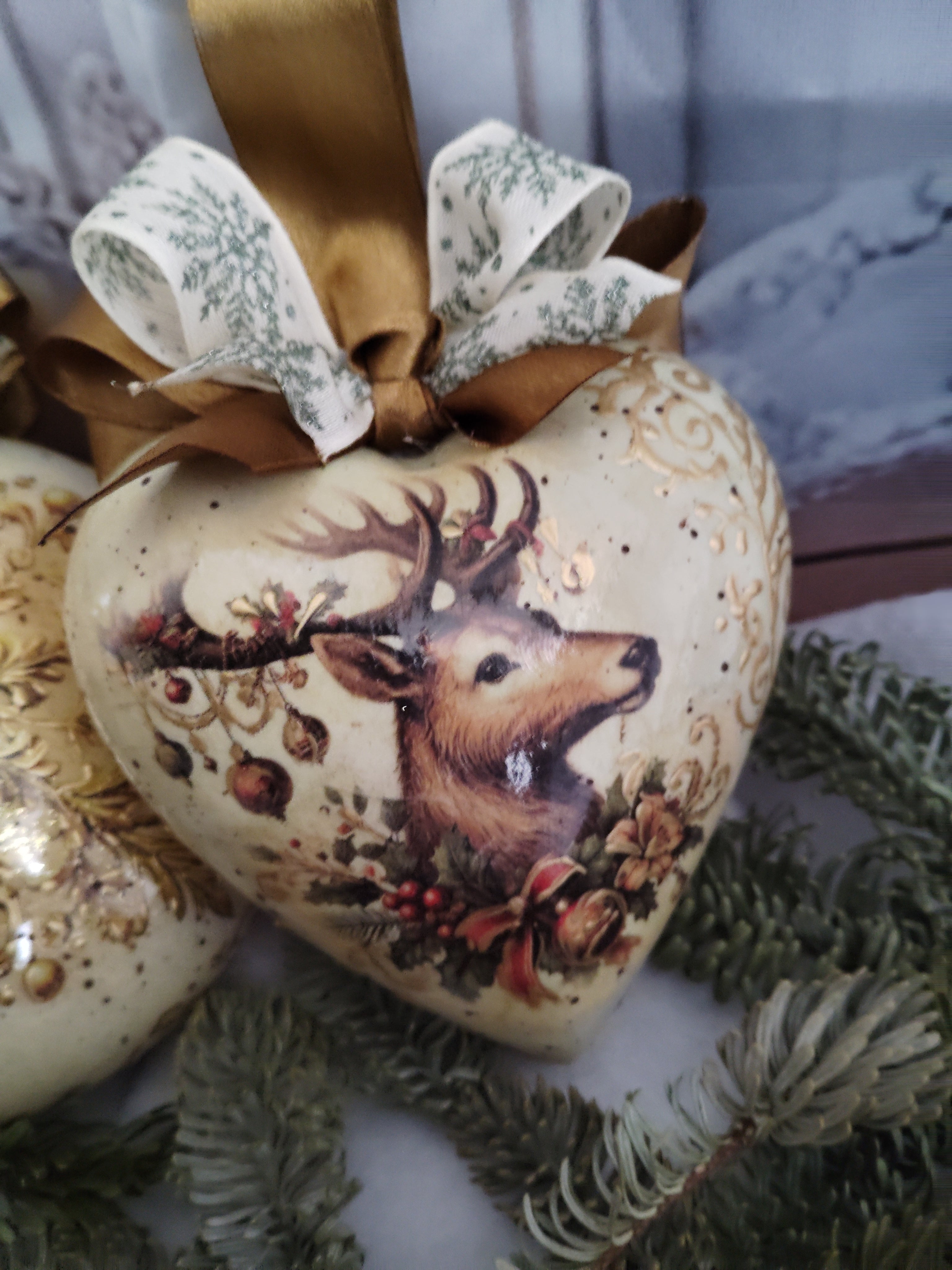 Komplet dwa serduszka i medalion, wielkość 10 cm -3szt  ozdobione dwustronnie